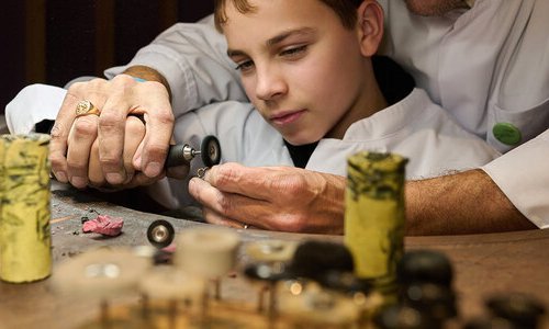 De Mains en Mains: handing down the skills of jewellery-making