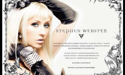 Christina Aguilera strikes new pose for Webster