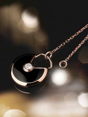 Amulette de Cartier pendant, Small Model