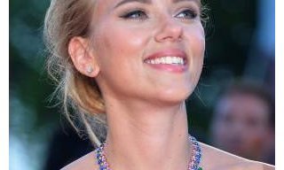 Scarlett Johansson chose to wear Bulgari