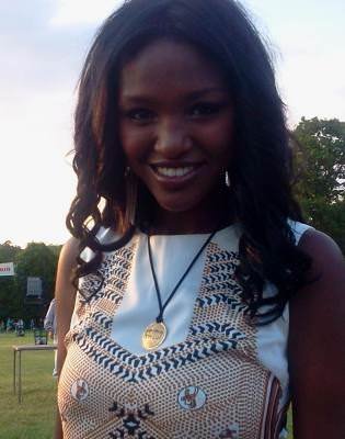 Yitish Aynaw wearing the Megemeria ‘Am Echad' 