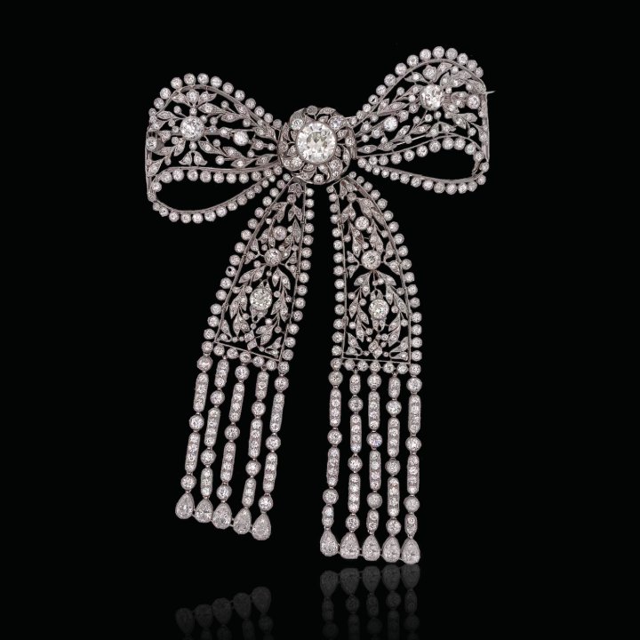 Paul Fisher Inc ¬– Edwardian platinum and diamond bow