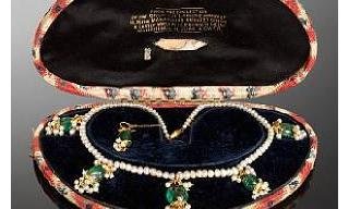 Storied emerald necklace up for auction