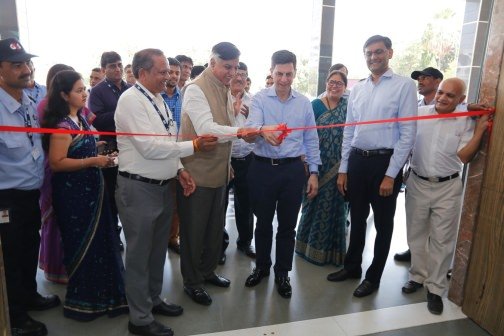 Mr. Praveenshankar Pandya (Chairman, GJEPC) and Mr. Tom Moses (Executive Vice President and Chief Laboratory and Research Officer, GIA) inaugurate the Diamond Detection Expo & Symposium (DDES 2017) on 14th & 15th April 2017 at Samast Patidar Samaj Bhavan, Surat in the presence of Mr. Dinesh Navadiya (Chairman, Surat Diamond Association and Gujarat's Regional Chairman, GJEPC), Ms. Nirupa Bhatt (Managing Director, Gemological Institute of America, India & Middle East) and Mr. Ashish Mehta (Convener, NDMC, GJEPC)