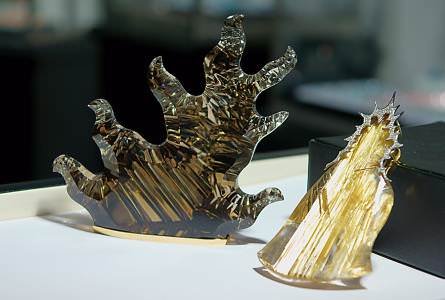 When the comet is removed from the “Singing of the Stars” sculpture, it makes a very wearable pendant.