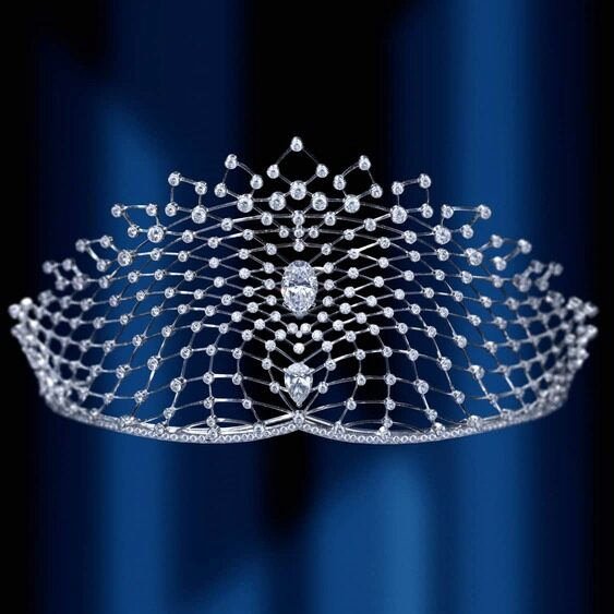  Lacis tiara