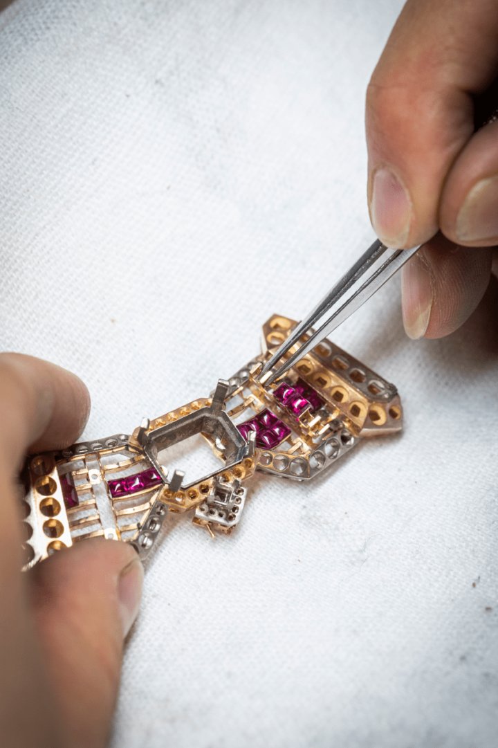 Van Cleef & Arpels: the fabulous destiny of the Lesotho ()