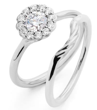 The Cannelé Twist with matching wedding ring