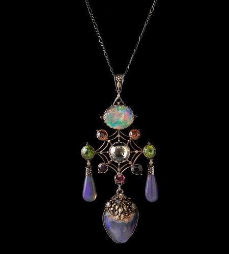 The Artificers' Guild (English, 1901-1942), Pendant, c. 1900. Collection of Richard H. Driehaus. Photograph by John A. Faier, 2014