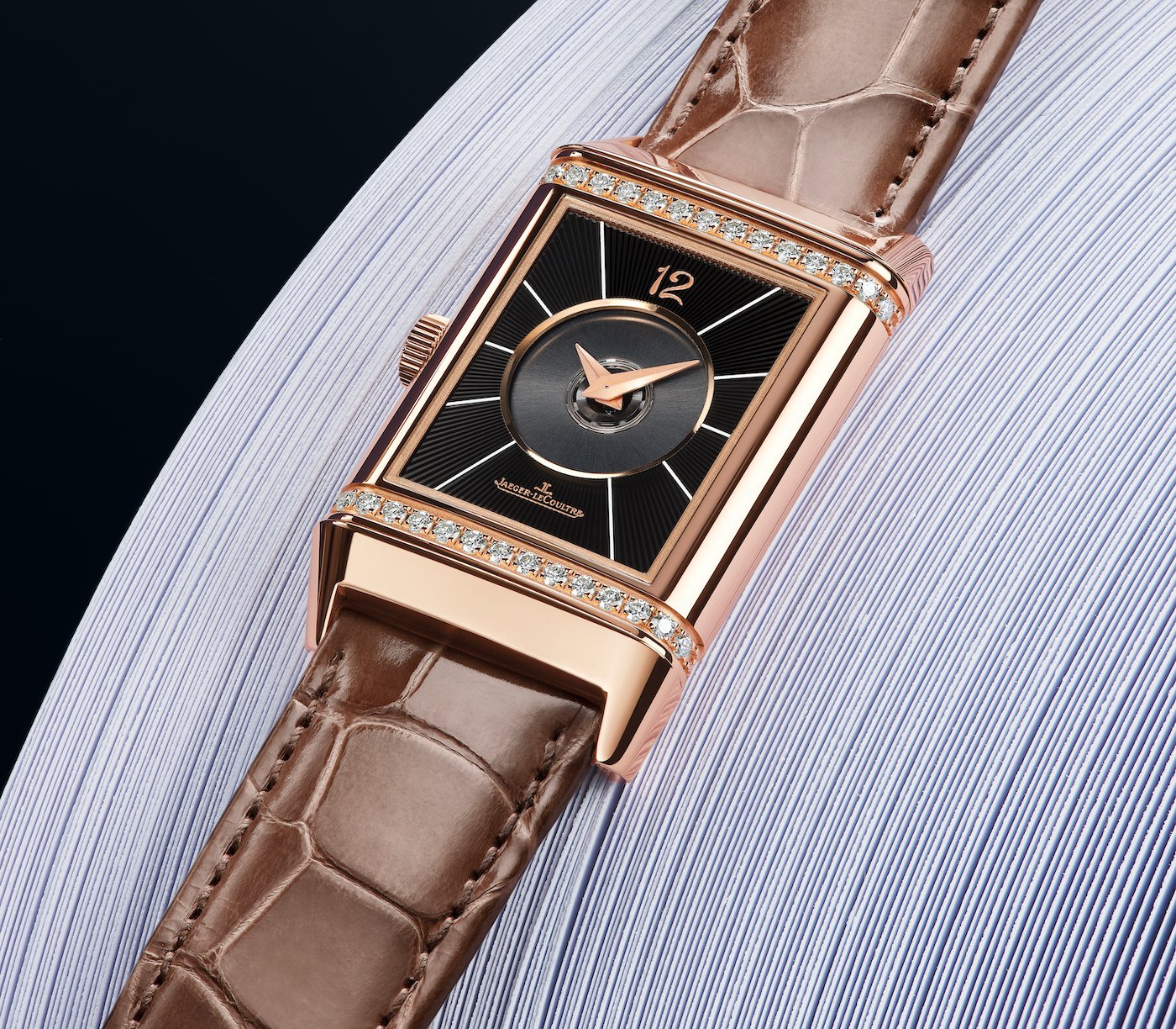 Jaeger-LeCoultre introduces the Reverso Duetto Medium