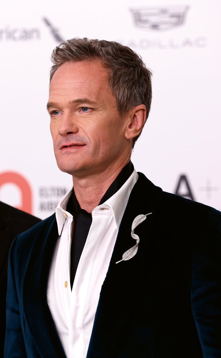 On the occasion of the Elton John AIDS Foundation's 32nd Annual Academy Awards Viewing Party, held on March 10th in Los Angeles, Neil Patrick Harris was wearing a pair of “leaves” clips, 1960, in white gold, platinum and diamonds, from Boucheron's private collection.
