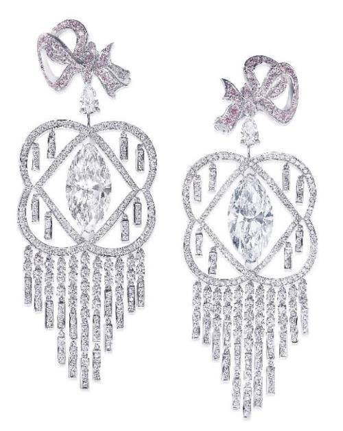 La Vie Bohème – A pair of diamond and coulored diamond chandelier earrings, by Boehmer et Bassenge, 10.07 and 10.05 carats, D, Flawless Estimate: US$ 2'000'000 – 3'000'000