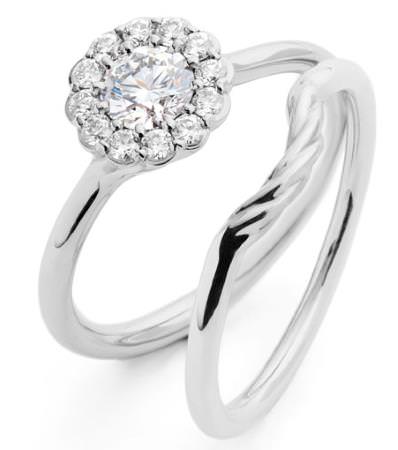The Cannelé Twist with matching wedding ring