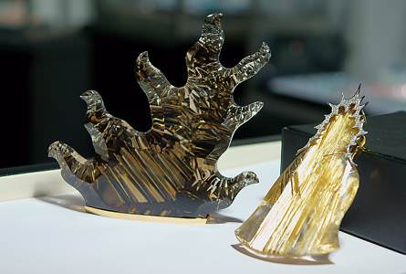When the comet is removed from the “Singing of the Stars” sculpture, it makes a very wearable pendant.