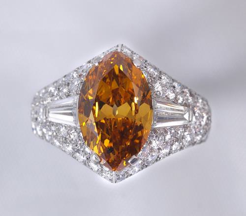 Bulgari Fancy Intense Natural Colour diamond ring 2,79 ct.