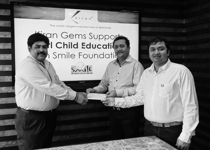 Mr. Rajesh Lakhani and Mr. Dinesh Lakhani, Directors of Kiran Gems with Mr. A.K. Pandey 