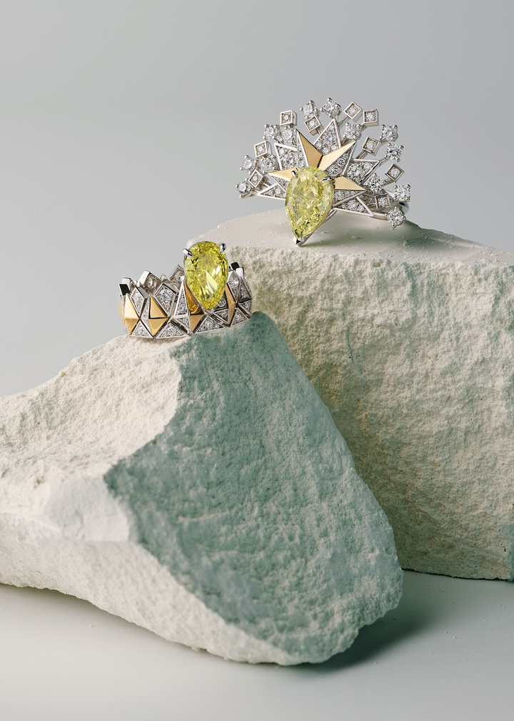 Sun Rays collection high jewellery rings, white gold, yellow gold, pear-cut Fancy Yellow diamonds, round white diamonds