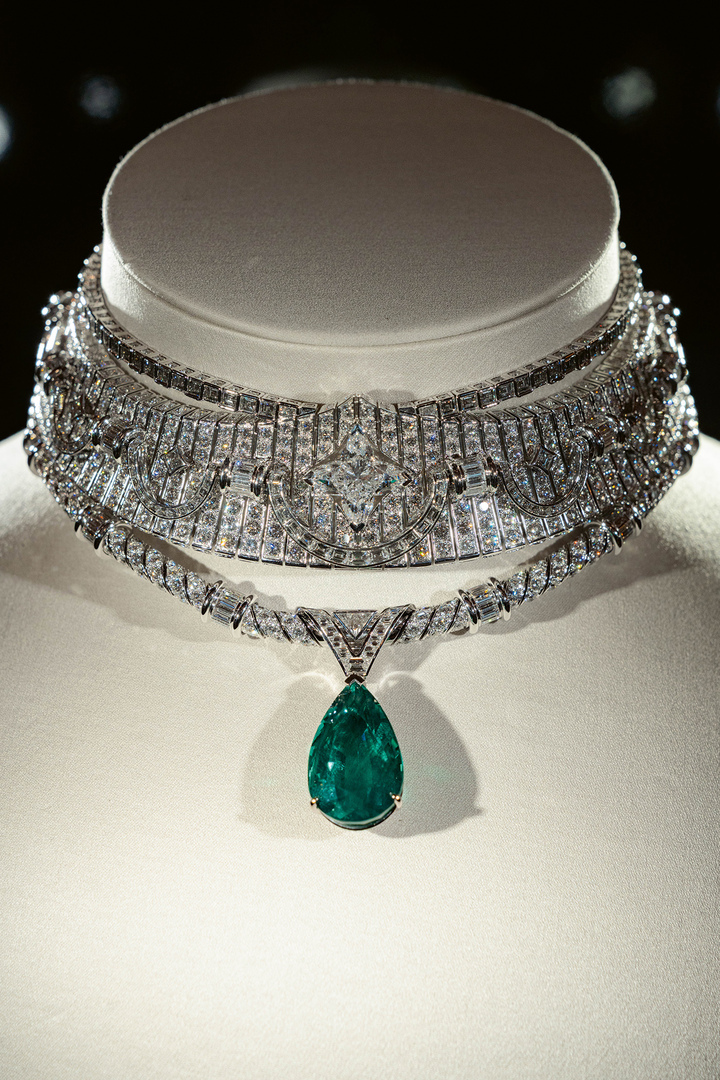 The Gemstone Prize was awarded to Maison Louis Vuitton for the Apogée necklace 