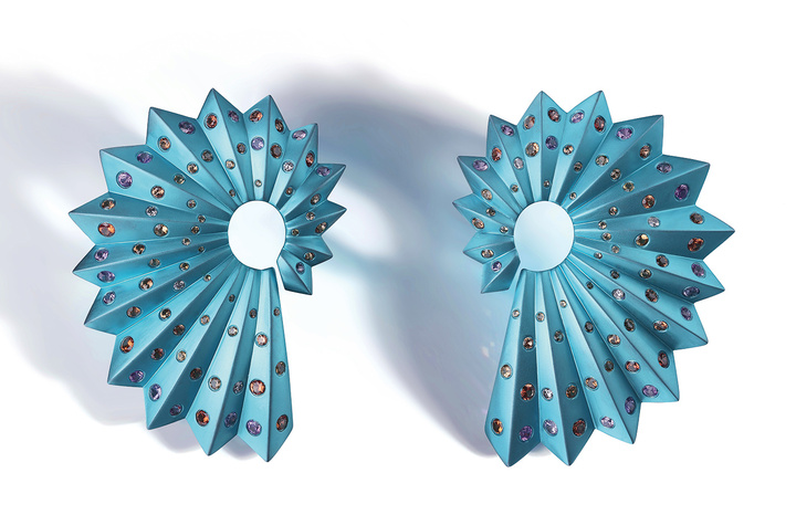 Siren earrings. Diamonds, coloured sapphires, titanium, platinum. ©Wallis Hong