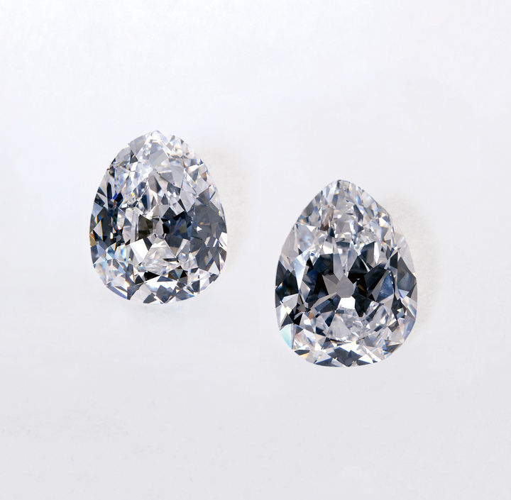 Pair of Golconda Old-Cut pear-shaped diamonds of 20 carats each VVS1, Type IIa.