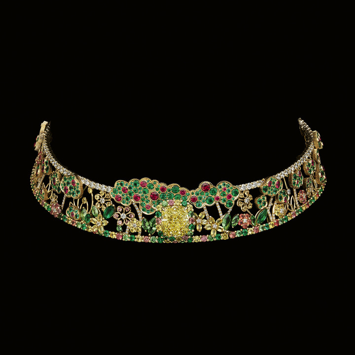 Dior Milly Dentelle Jardin Brodé necklace, yellow gold, yellow diamond, emeralds, rubies and pink sapphires.