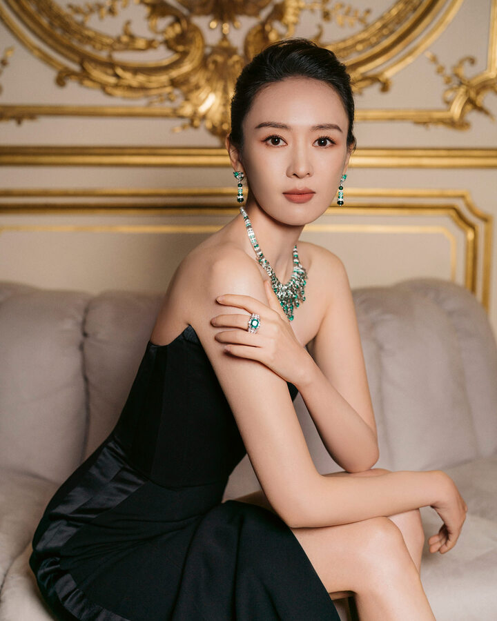 Chinese actress Yao Tong wears the spectacular Glowing Weave High Jewellery set. ©Piaget