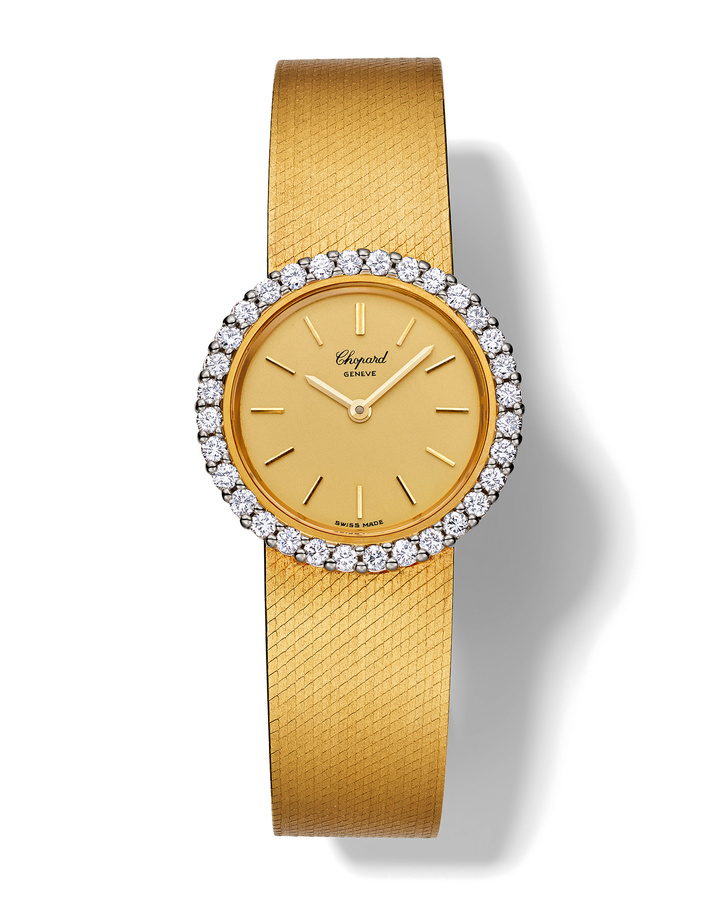 1970 - Ladies' wristwatch, yellow gold, champagne dial, Milanese mesh bracelet, 32 diamonds. This watch is the inspiration for today's L'Heure du Diamant.