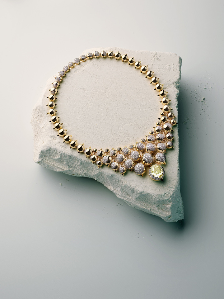 The Lunar Eclipse necklace in white gold with a 15.59-carat VS1 oval-cut Fancy Yellow diamond centre stone, winner of the New Talent Prize at the Grand Prix de la Haute Joaillerie 2025.